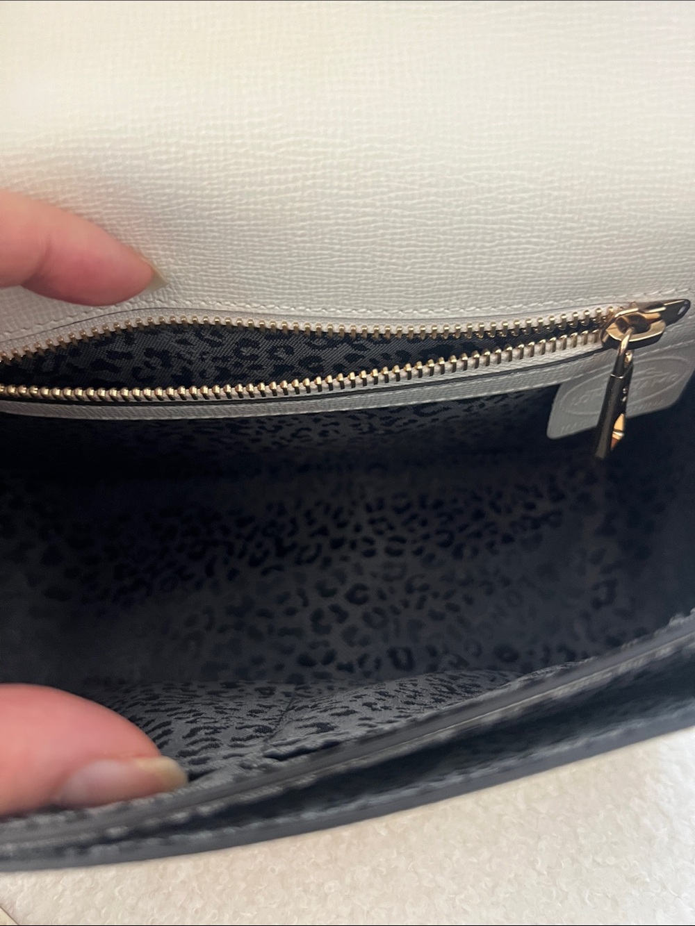 Authentic Longchamp leather Cream Crossbody with gold hardware - Picture 6 of 12